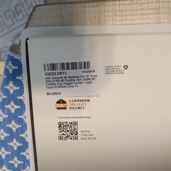 UAG MacBook pro 16 inch cover - Picture 4 of 7